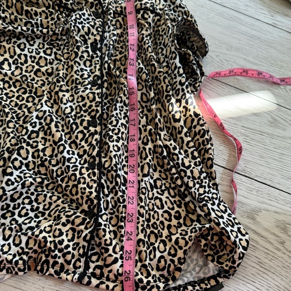 Women's 3X Leopard Print Pajama Set button up short sleeve cropped bottoms EUC - Picture 10 of 12